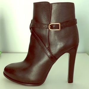 Tory Burch Black high heel bootie s 7.5 like new